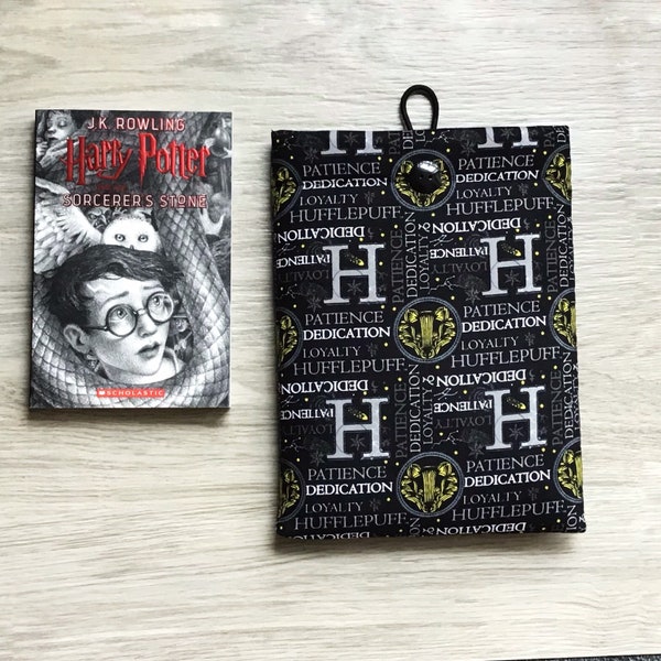 Book Sleeve - Wizards House Badger with or without Button Closure, Book Buddy