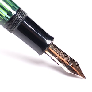 Penna stilografica Pelikan 140 a strisce verdi a forma di siluro vintage - pennino 14K 585 M, regalo meraviglioso