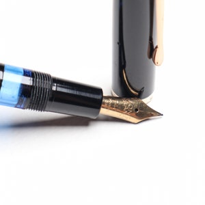 Pluma estilográfica Montblanc 344, resina negra, plumín F de oro 585. Un regalo maravilloso.