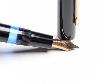 Stylo plume Montblanc 344 Résine noire, or 585, plume F - Un cadeau merveilleux