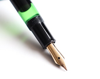 【Pelikan】万年筆　14K金 ペン先　ドイツ製　純正ケース付きビンテージ 筆記具