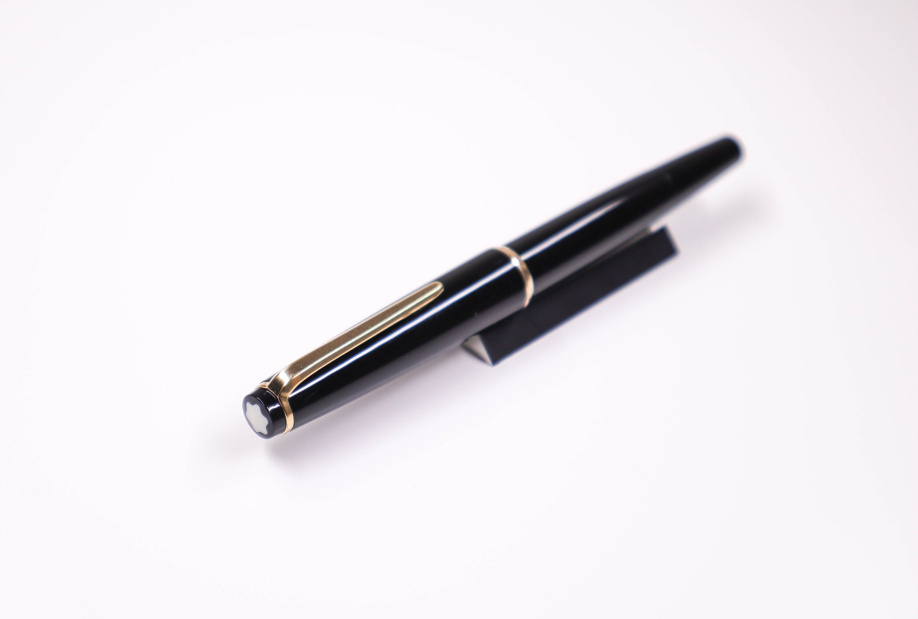 Stylo Plume Montblanc Vintage N°32 - Plume Or 14K, Résine Blanche, Fabriqué En Allemagne