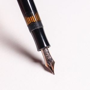 Luxurious Collectible Montblanc Masterpiece 144 - Gold Plated Trims - Celluloid - original Montblanc Gold Nib 14C EF - Wonderful gift