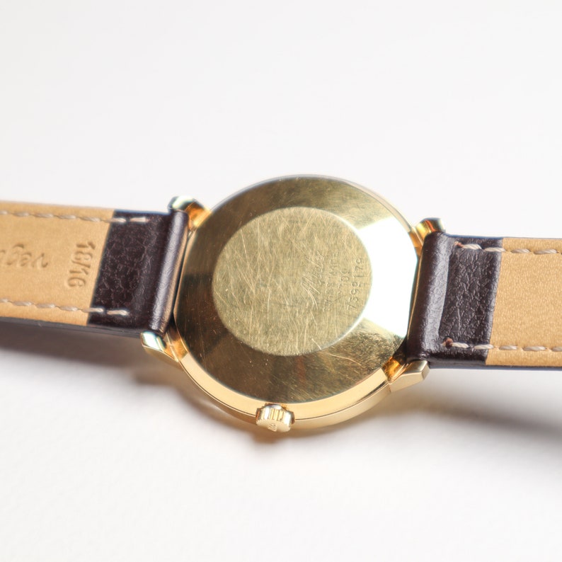 Vintage prachtig en zeldzaam, minimalistisch Zwitsers automatisch Mido-horloge met 30 micron goudvergulde kast uit 1974, prachtig cadeau voor haar of hem afbeelding 10