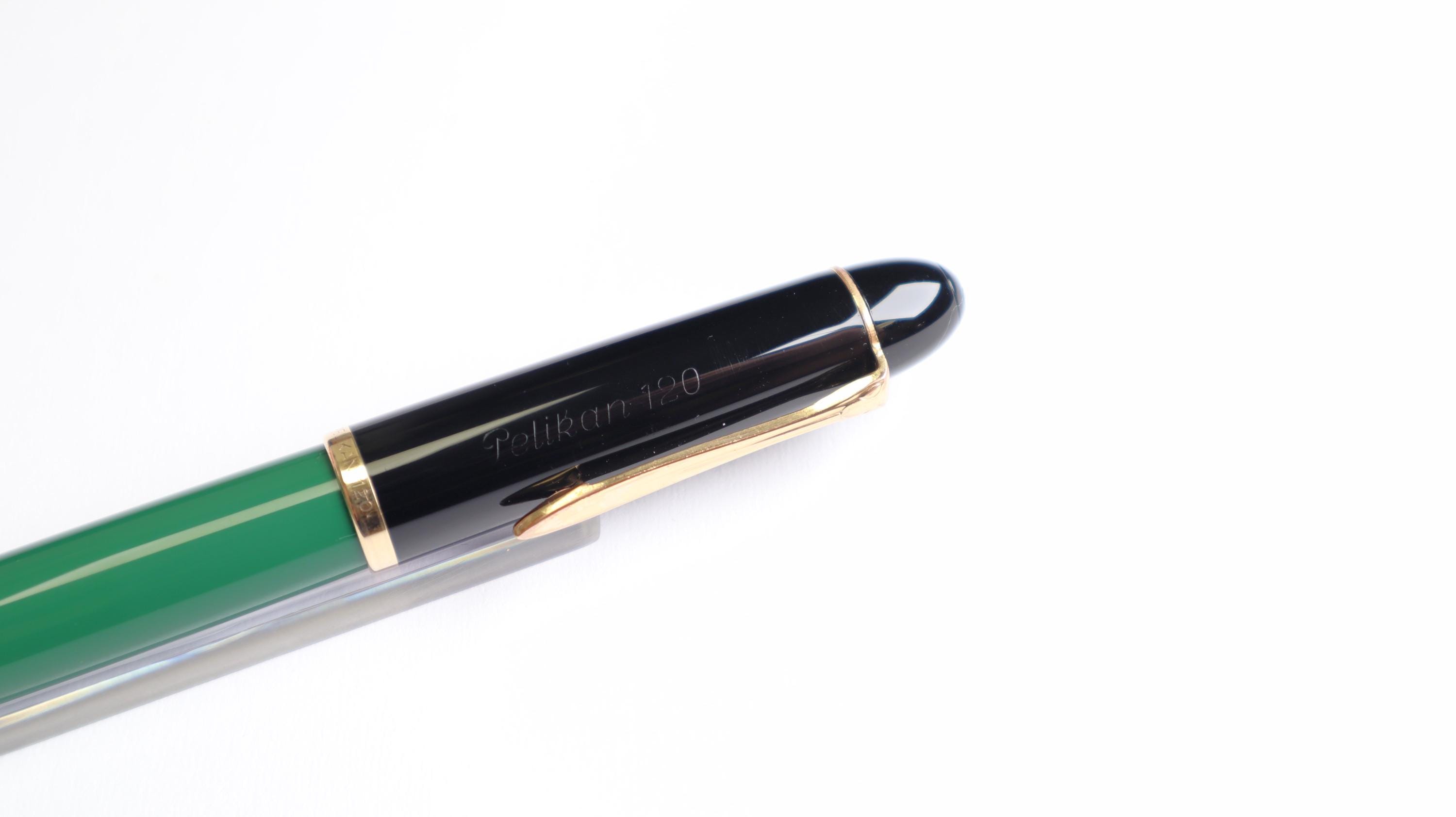 ヴィンテージ ペリカン 120 万年筆：グリーン、14K 細字ペン先、箱 