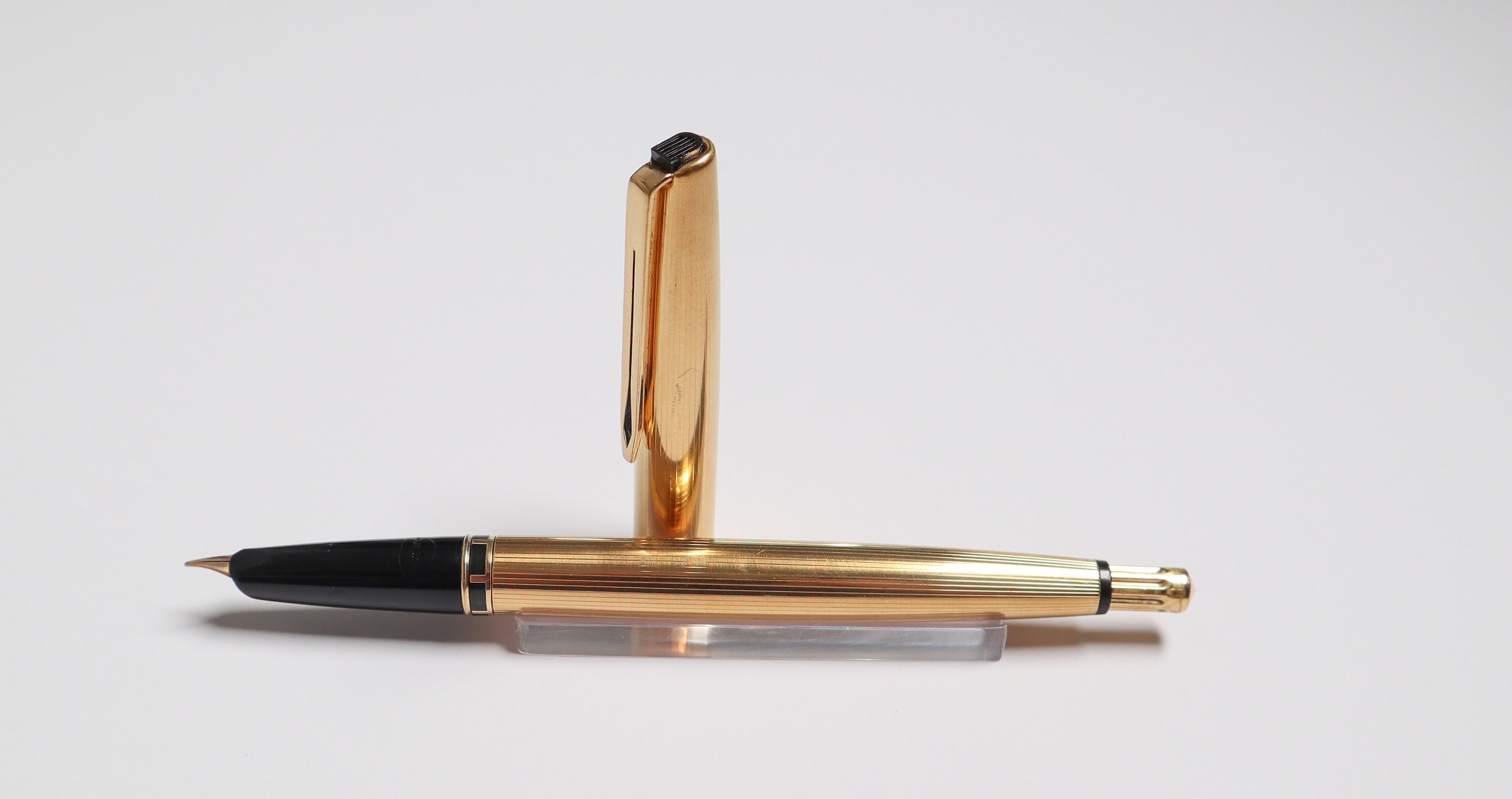 ヴィンテージ オーロラ 98 万年筆：14KゴールドFペン先、ピストン式