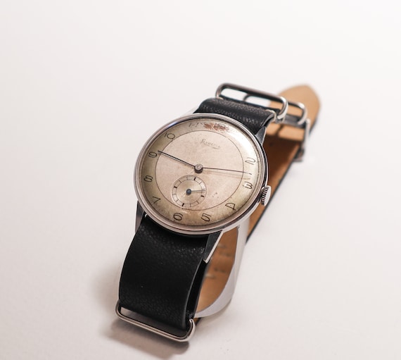 Vintage WWII Levrette Military Watch: Oversize 37mm Swiss Wristwatch