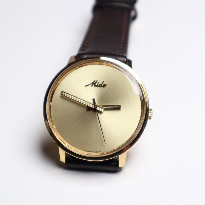 Vintage prachtig en zeldzaam, minimalistisch Zwitsers automatisch Mido-horloge met 30 micron goudvergulde kast uit 1974, prachtig cadeau voor haar of hem afbeelding 3