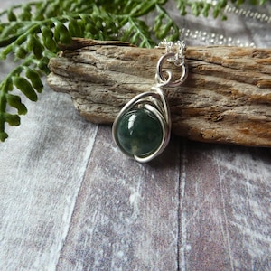 moss agate pendant, green agate pendant, green gemstone pendant, wire wrapped pendant, green jewelry, green gemstone jewelry, agate pendant