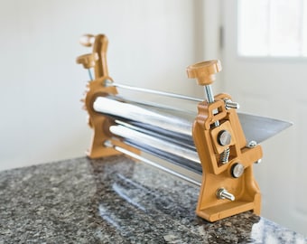 Dough Sheeter 12 Inches, dough roller, pizzas, cakes, fondant, croissants, kitchen and dine, bread, bakery, pastelitos, cookies, blackfriday