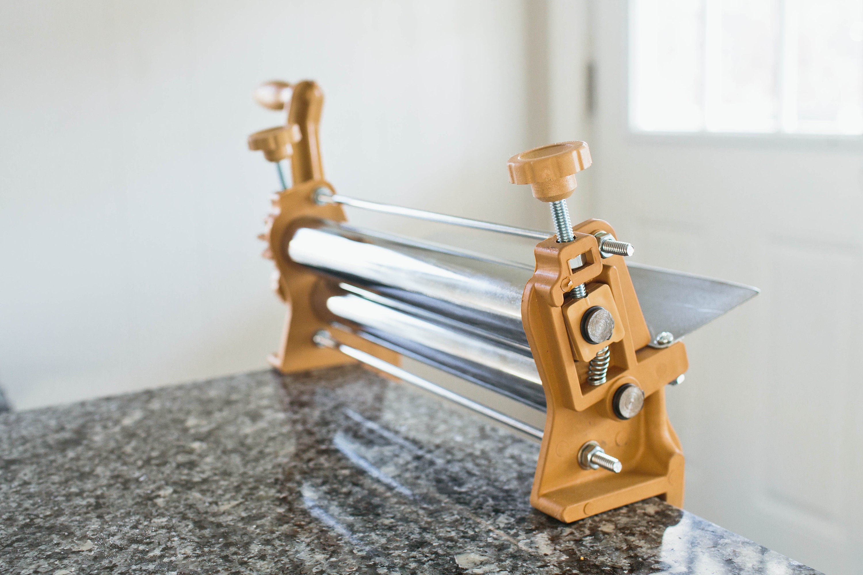 Manual Dough Sheeter 15.7 Inc., Dough Fondant Pizza roller Pasta Maker  Machine dough cakes croissants bread, puff pastry, for home us 83242 in  online supermarket