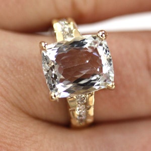 Anello da cocktail con acquamarina blu naturale taglio cuscino e diamanti da 5,5 carati / Oro massiccio 14k 18k / Grande anello rettangolare / Pietra portafortuna di marzo