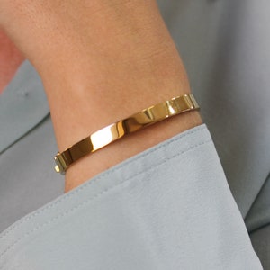 Flat Plain Gold Bracelet / Wide 6 MM Thick Sturdy Bangle / Solid 14k Yellow Gold Oval Bangle / 6 to 8 Inches Bangle / Heavy 25 Grams Bangle