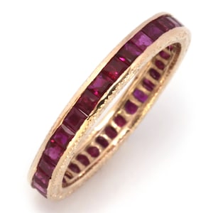 Anillo de rubí rojo natural de 2,5 cts / Anillo de eternidad completo / Oro macizo de 14 k y 18 k / Anillo engastado en canal de 3,5 mm / Rubíes de talla princesa / Piedra natal de julio