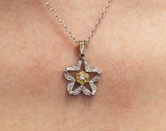Colgante de diamante y zafiro amarillo natural de 0,5 ct / Colgante de flor de estrella de 27 mm / Oro macizo de 14 k y 18 k / Regalo del Día de la Madre / Piedra natal de septiembre