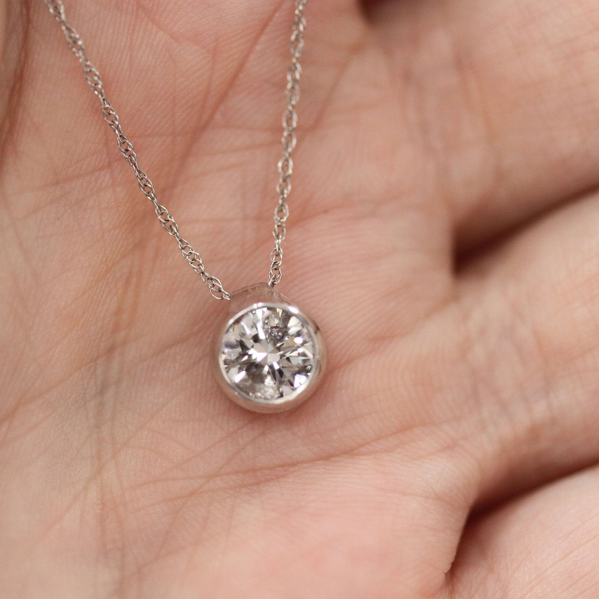 Diamond Bezel Necklace - URBAETIS Fine Jewelry
