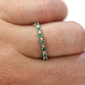 0.3 ctw Natural Green Emerald & Diamond Ring / Alternating Wedding Band 2 MM / Solid 14k 18k Gold / Bridal Anniversary Ring / May Birthstone