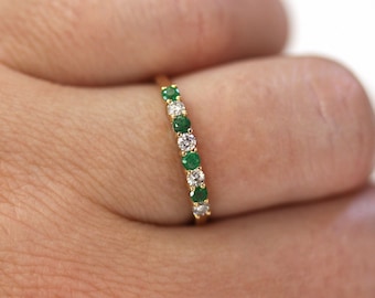 0.35 ctw Natural Green Emerald & Diamond Ring/ Alternating Wedding Band 2.5MM/ Solid 18k White Gold/ Bridal Anniversary Ring/ May Birthstone