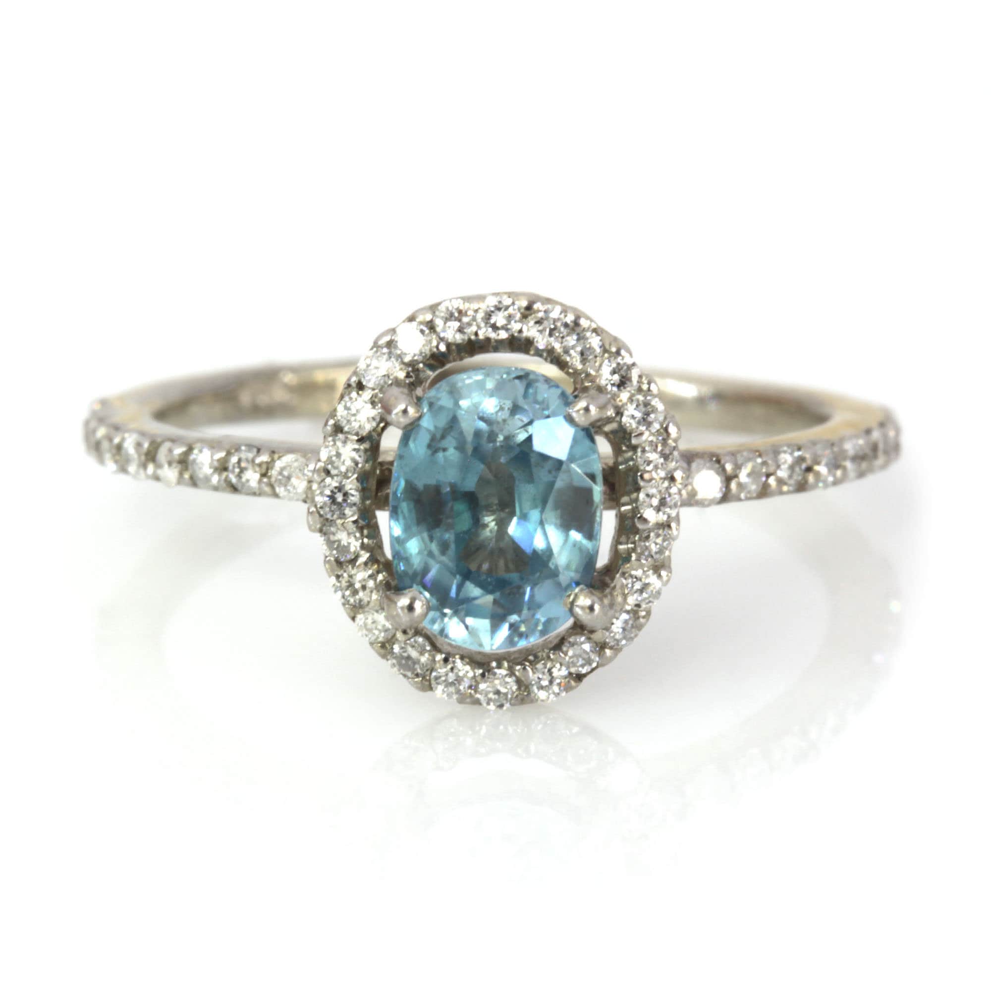 Anillo de compromiso con halo de diamantes y circonita azul natural de 1,4 ct / Oro macizo de 14 k y 18 k / Anillo de compromiso solitario ovalado delicado / Piedra natal de diciembre
