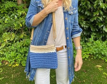 Bolso mano, Bolso crochet, Bolso azul y beige, Bolso con correa vegana, Bolso crochet con correa, Bolso crochet trapillo, Bolsos Happyschick