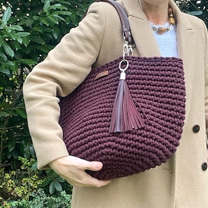 Trend Tasche, Häkeltasche Burgundy, Stylish, Häkeltasche mit echte Leder Quasten, schicke Häkeltasche, Muttertag Geschenk, Schicke Tasche
