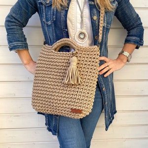 Bolso mano crochet, Bandolera crochet, Bolso mano bandolera color arena, Bolso crochet, Bolsos Happyschick, clásico chic, varios colores