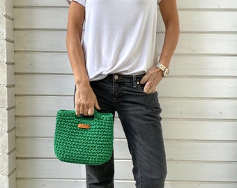 Bolso mano crochet color verde esmeralda, Bolso pequeño escandinavo, Clutch verano verde, Minimalismo, Bolso mano pequeño verde, Para Ella