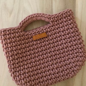 kleine Häkelhandtasche, Häkeltasche aus Baumwollkordel, Handtasche Clutch, Lachs Rosa Handtasche, Geschenke Ideen für Damen in Deutschland Bild 3