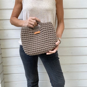 Bolso de mano crochet marrón cafe, Bolso mano pequeño, Bolso Clutch, Clutch verano, Minimalismo, Happyschick, Hecho a mano en Alemania imagen 6