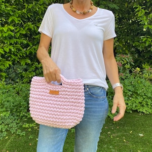 Kleine Häkelhandtasche, baby Pink Häkeltasche, Clutch gehäkelt, Sommer Tasche, pastellrosa Handtasche, Häkeltasche Skandinavisher Stil, Bild 1