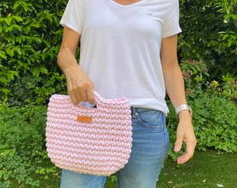 Borsa all'uncinetto rosa baby, piccola borsa scandinava, pochette estiva rosa pastello, minimalismo, piccola borsa rosa, per lei