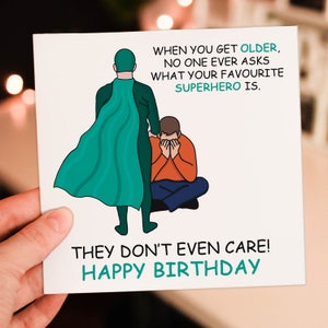 Carte d'anniversaire amusante avec un super-héros adulte : personne ne vous demande quel est votre super-héros préféré, ils s'en moquent (taille A6/A5/A4/carré 6 x 6 po.)