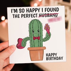 Je suis tellement heureuse d'avoir trouvé la carte d'anniversaire parfaite pour le mari, le petit ami, drôle, grossier et offensant (taille A6/A5/A4/carré 6 x 6 pouces)