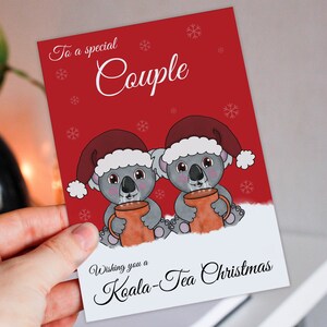 Tarjeta navideña personalizada con un divertido juego de palabras sobre koalas. Para parejas y suegros (tamaño A6/A5/A4).