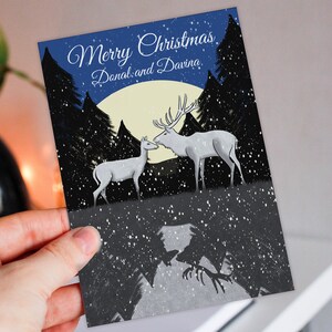 Tarjeta navideña personalizada con nombre, reno, escena invernal. Ideal para parejas, amigos y padres (tamaño A6/A5/A4).