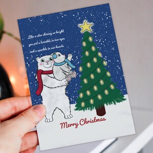 Tarjeta navideña personalizada con un oso polar como una estrella que brilla intensamente para hijo, hija, nieto o cualquier familiar (tamaño A6/A5/A4).
