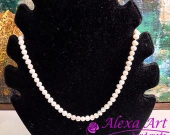 Collar de perlas blancas hecho a mano: Perlas cultivadas de agua dulce (8 x 6 mm)