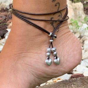 Boho leren enkelbandje, zilveren en leren enkelbandje, tribal enkelbandje, etnisch leren enkelbandje, strand enkelbandje, surfer enkelbandje,