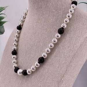 Chunky silver, onyx and swarovski pearl necklace, elegant silver beads necklace, beaded necklace, vintage necklace, uno de 50 style,