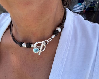 Collier en cuir fait main avec fermoir poussoir en argent et cristal Swarovski
