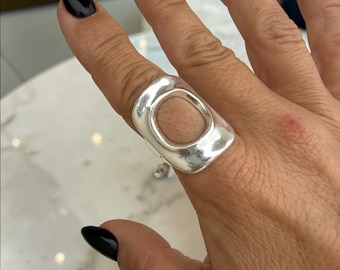 Anillo de declaración Anillo de plata grueso Regalo para cumpleaños Idea de regalo Joyería atrevida Regalo de plata para amiga Regalo para mamá Moderno