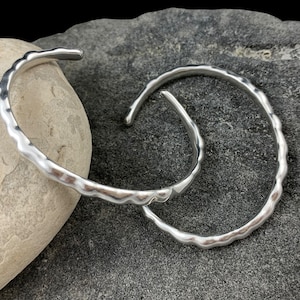 Silver hammered cuff unisex bracelet, vintage open bangle, chunky row open bangle, silver rigid bracelet, 80’s cuff bracelet