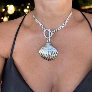 Chunky Silver Curb Chain Necklace – Shell Pendant on Toggle Clasp – Custom Length – Kukuri Jewelry