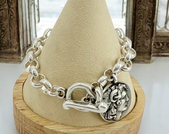 Pulsera de plata con cadena gruesa y colgante de moneda griega, pulsera con cierre de palanca y moneda de Alejandro Magno