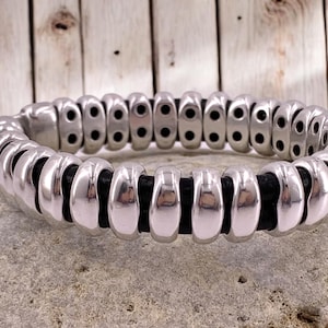 Bracelet épais épais pour homme, bracelet audacieux argenté, bracelet manchette en argent, bracelet en métal tendance pour homme, bracelets de style uno de 50