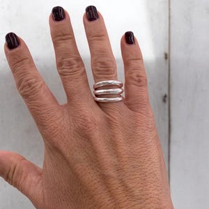 Triple layer silver shiny modern style chunky ring ideal for a unique birthday gift, boho open multi-band ring, uno de 50 Style, bold ring