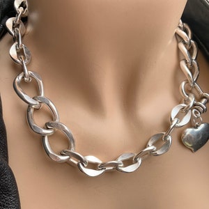 Chunky, heavy necklace made with large link Cuban chain in silver-plated steel, thick solid chunky chain necklace with heart pendant