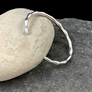 Silver hammered cuff unisex bracelet, vintage open bangle, chunky row open bangle, silver rigid bracelet, 80’s cuff bracelet