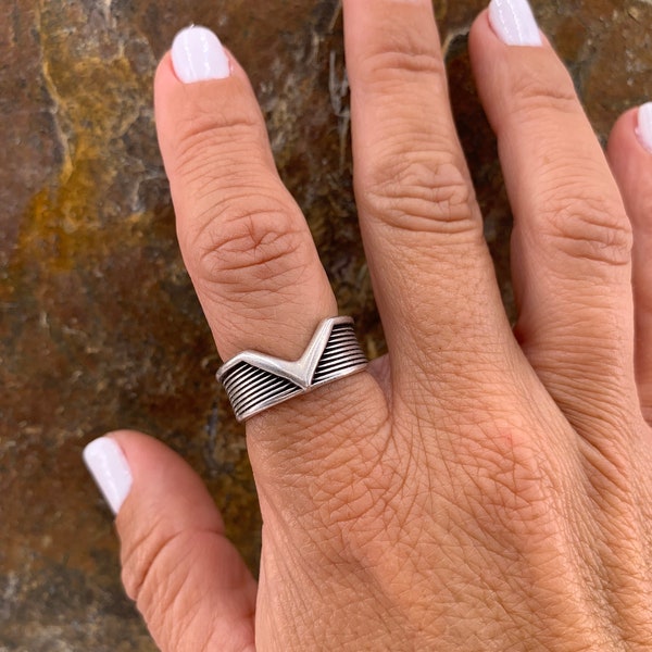 Silber Unisex Rock-Stil klobiger Ring ideal als Geschenk, breiter gravierter offener Band Silberring, Statement-Ring, Geschenk für Männer und Frauen