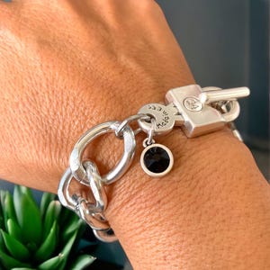 Armband med grov kubansk kedja och hänglås och Swarovski-berlock – Lätt aluminium – Anpassad passform – 8 kristallfärger